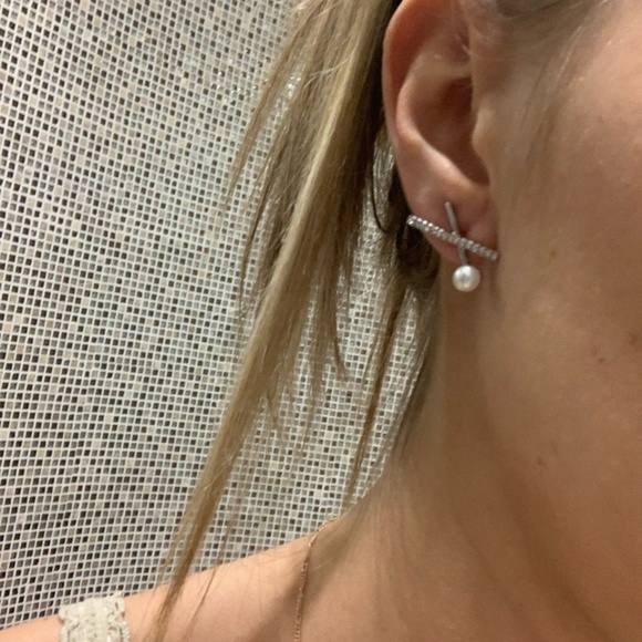 Geometric X Pearl and Diamond Earring Silver Color - Picture 4 of 6